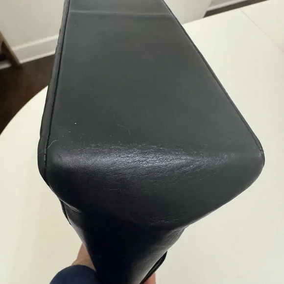 Chanel Maxi Classic Flap Bag 24K - Picture 9 of 17